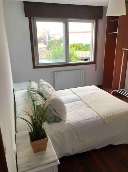 Vivienda Amplia Y Luminosa A Escasos Metros De La Playa De Cangas. Bagian luar foto